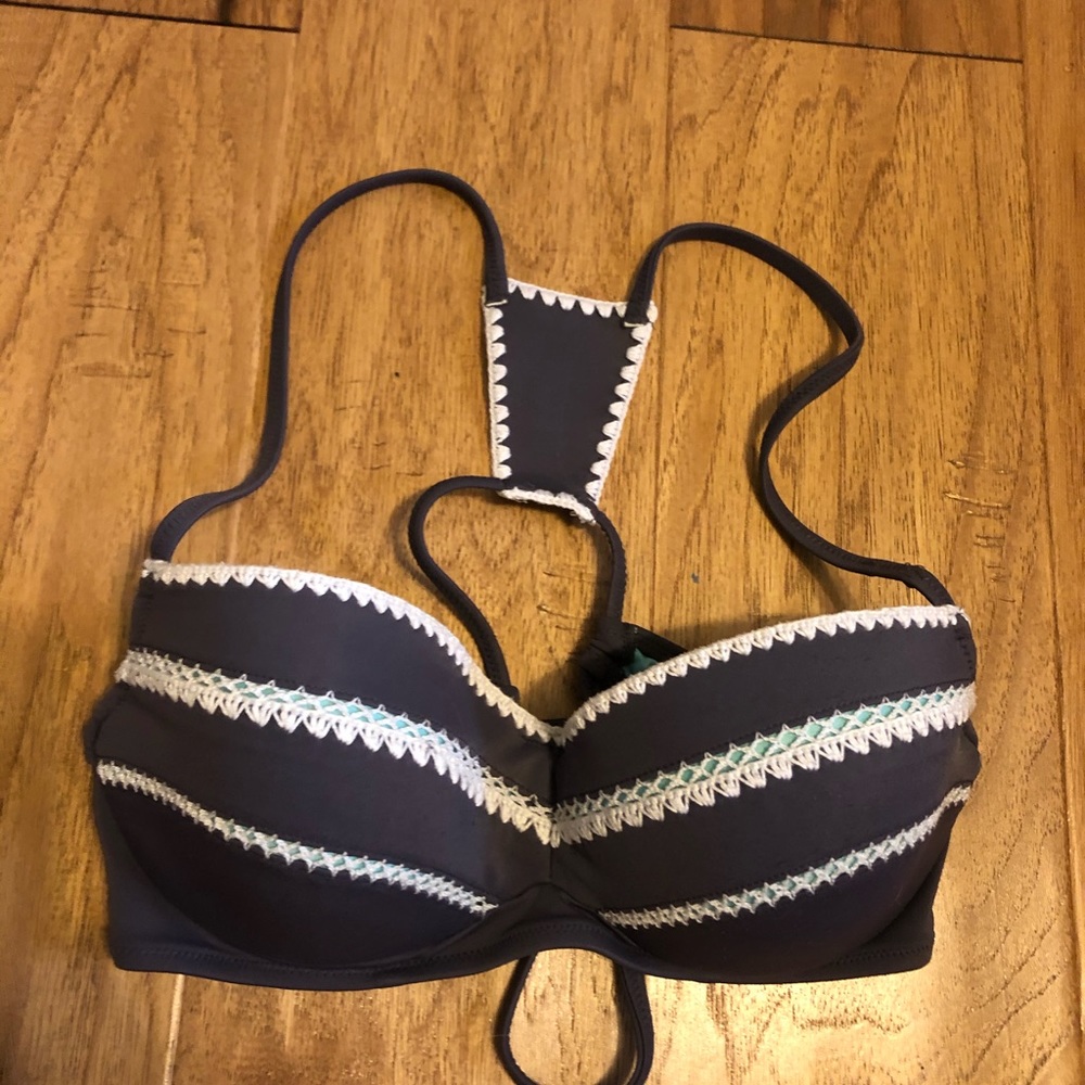 Cute Bikini - Picture 2 of 6
